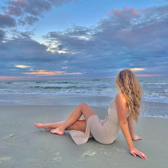 Hailey ☀️ - Picture 3 of 3